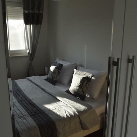 Apartament M & E Vodice Exterior photo